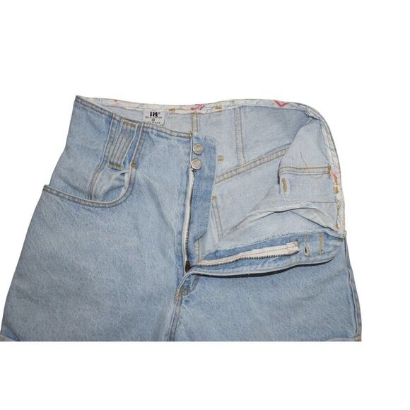 Vintage iT High Waisted Light Wash Denim Shorts - Size 9 - Made in USA* - Picture 6 of 7